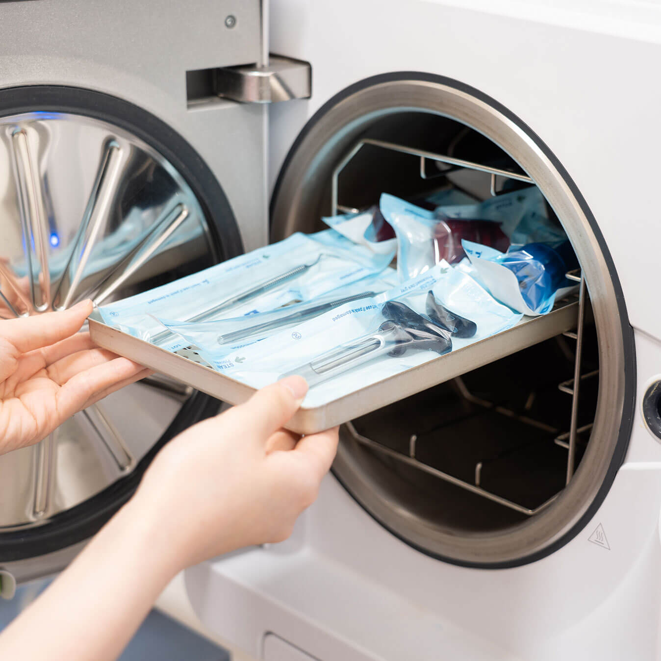 安全にオペを行うための最新設備と世界基準の「滅菌体制」